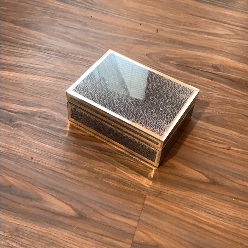 Jewelry box